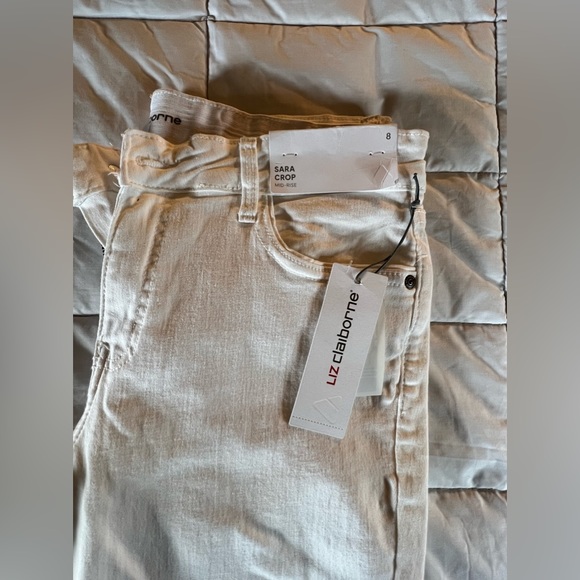 NWT Liz Claiborne white Mid-Rise Sara Crop pants. Women’s size 8. - Picture 2 of 9